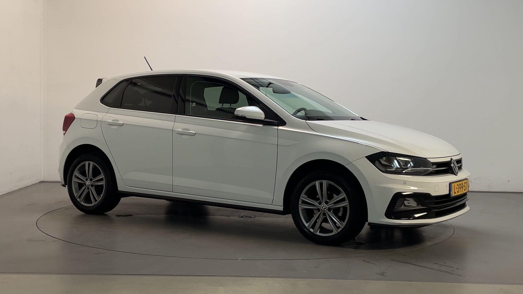 Volkswagen Polo - 1.0 TSI R-Line Edition Camera Climate Control Navigatie DAB+ - AutoWereld.nl