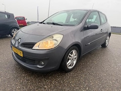 Renault Clio - 1.6-16V Dynamique S Airco Cruise PDC HalfLeder 2Eig