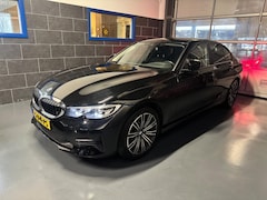 BMW 3-serie - 318i High Sport - Navigatie - Parkeersensoren - Adaptieve Cruise Control - Elektr. Ramen