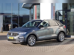 Volkswagen T-Roc - 1.0 TSI Style 115PK / 85kW, Navigatie, digital cockpit pro, chrome dakrails, parkeersensor