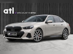 BMW 5-serie - 530e M-Sport Pro | HUD | B&W | ACC | Carbon | 360 | Stoelventilatie | Keyless | Verwarmde
