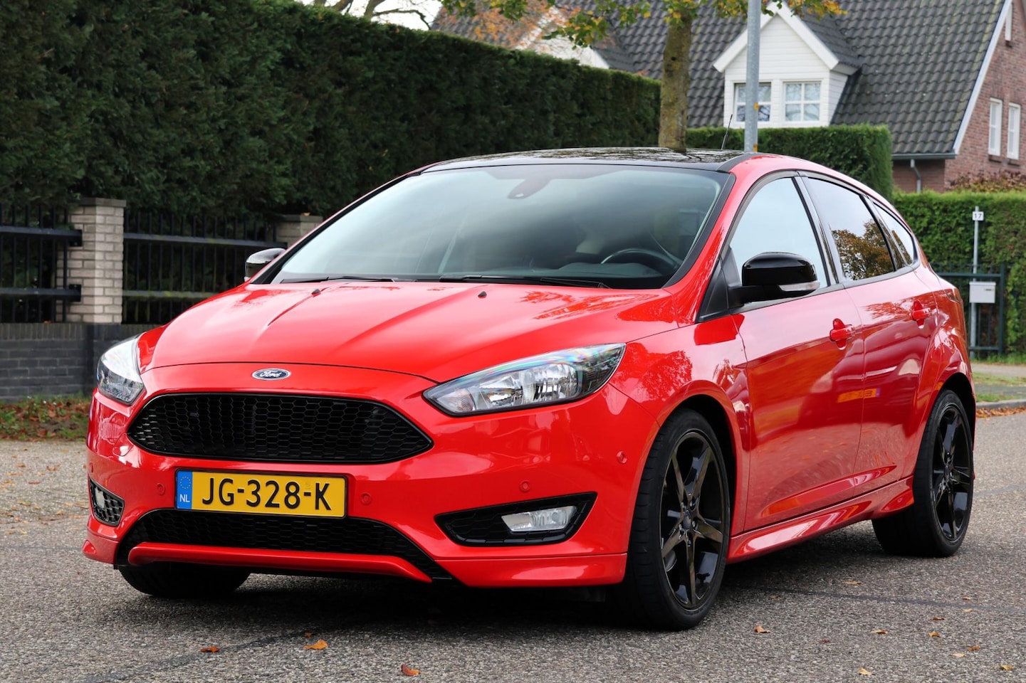 Ford Focus - 1.5 Red Edition | ST-LINE | NAVI | CLIMA | CRUISE | LEDER | NAP | TREKHAAK | ZEER MOOIE GO - AutoWereld.nl