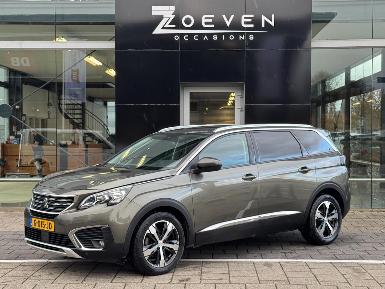 Peugeot 5008 - Peugeot 5008 1.2 PureTech Allure | 7-PERS | GRIP CONTROL | NAVI | CAMERA - AutoWereld.nl
