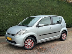 Daihatsu Sirion 2 - 1.0-12V Premium /AIRCO/LAGEKM/APKNIEUW/RIJDTGOED/