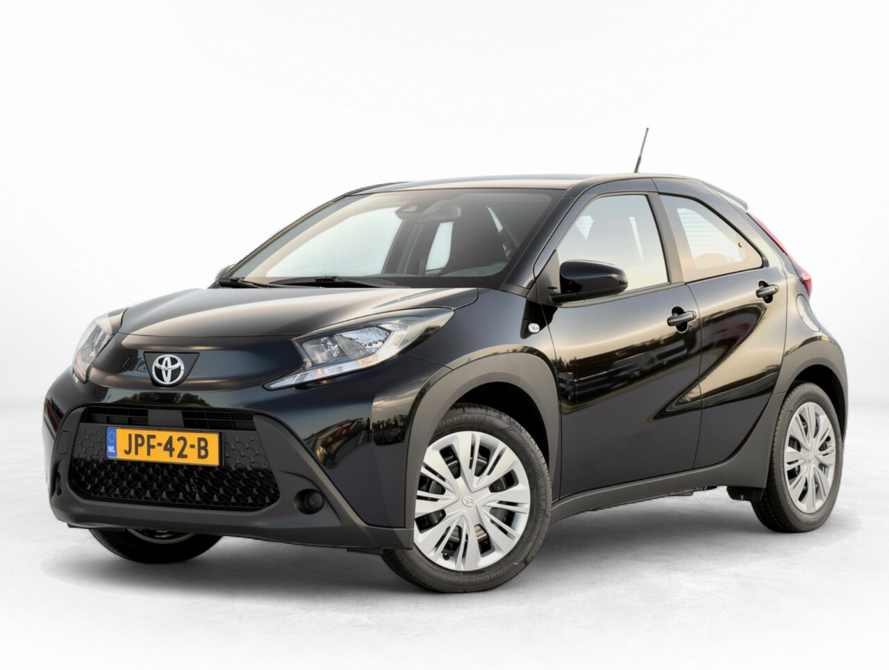 Toyota Aygo X - 1.0 VVT-i MT Play | Draadloze carplay | Airco | Adapt. cruise control | - AutoWereld.nl