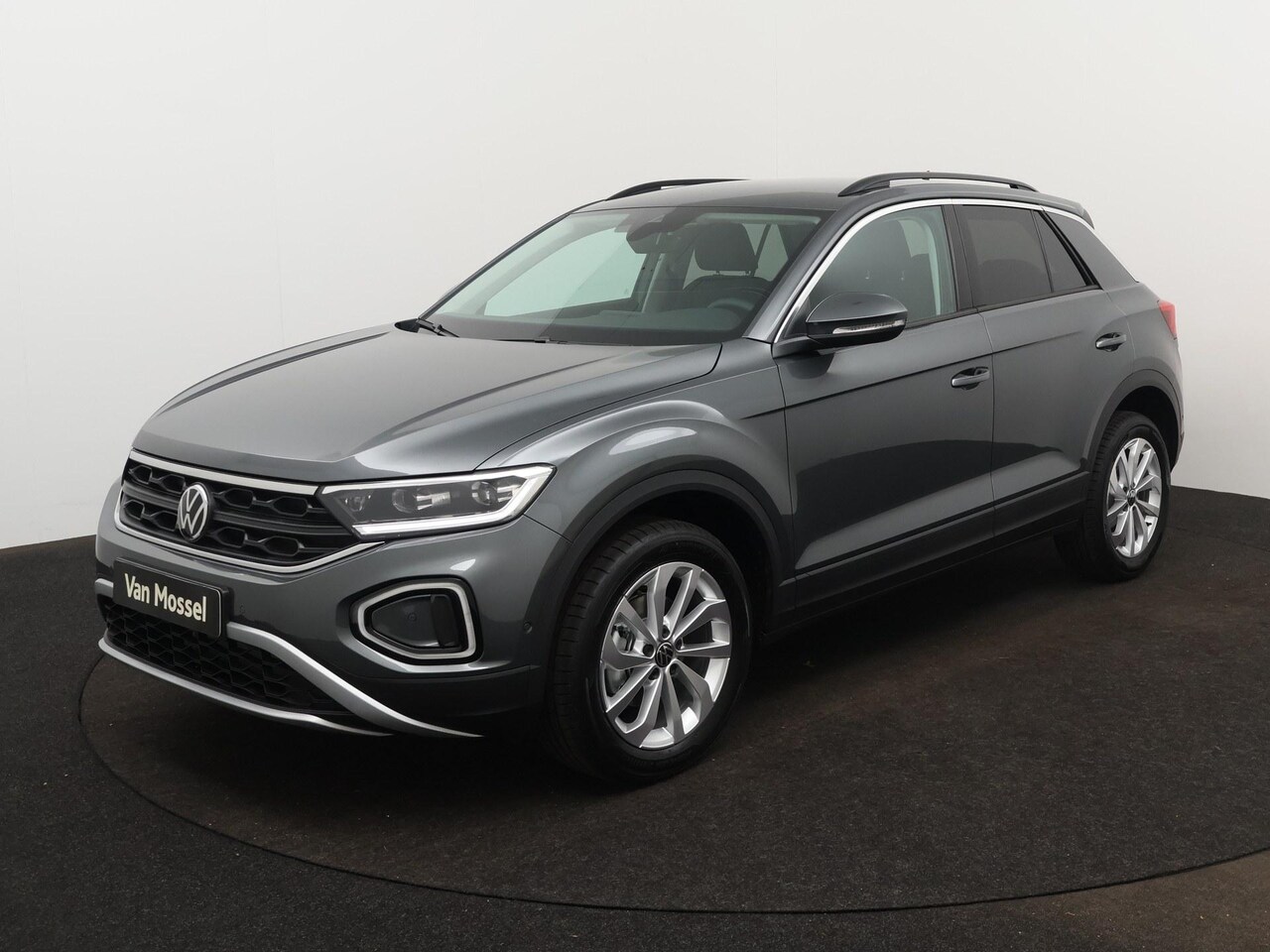 Volkswagen T-Roc - 1.0 TSI Oranje Edition 116 PK | Navigatie | Apple Carplay | Dodehoek sensoren | Android Au - AutoWereld.nl