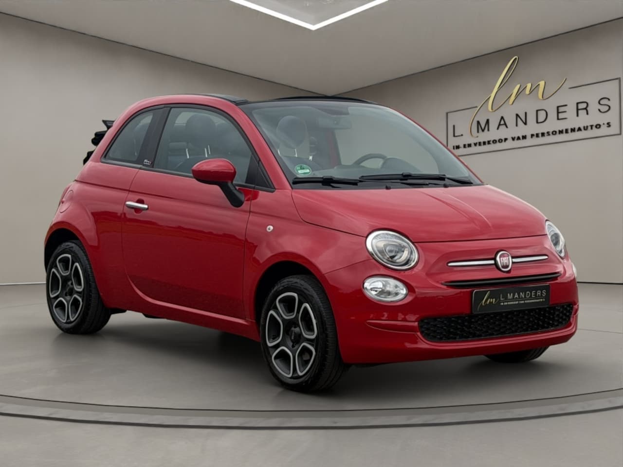 Fiat 500 C - 1.0 Hybrid Club 2023 ROOD | Cabrio | Apple CarPlay - AutoWereld.nl