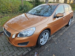 Volvo V60 - 1.6 D2 Summum automaat , 360 camera , line ac, navi, leer