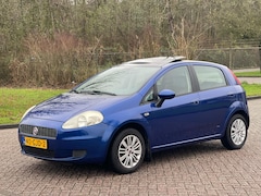 Fiat Grande Punto - 1.4 Dynamic/AIRCO/CRUISE/SCHUIFDAK/PANO