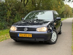 Volkswagen Golf - 1.6 Trendline | APK + Automaat Nu € 1.975,
