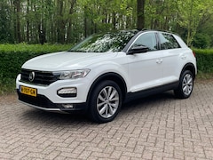 Volkswagen T-Roc - 1.5 TSI DSG Sport | Adaptiv CC | Carplay| Keyless | Stoelverw | Clima | Navi