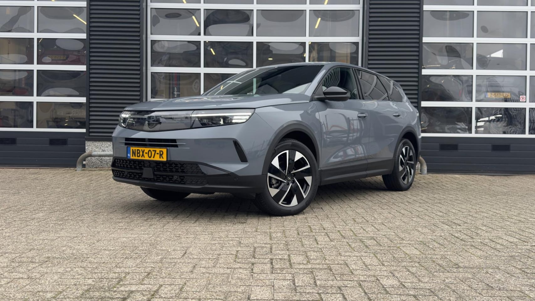Opel Grandland - 1.2 Turbo Hybrid GS | Focal | Pano | Stoel + Stuur verwarming | Dodehoekdetectie | Elektri - AutoWereld.nl