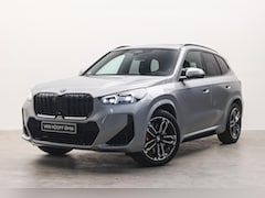 BMW X1 - xDrive23i M Sport Automaat / Trekhaak / Adaptieve LED / Sportstoelen / Head-Up / Parking A