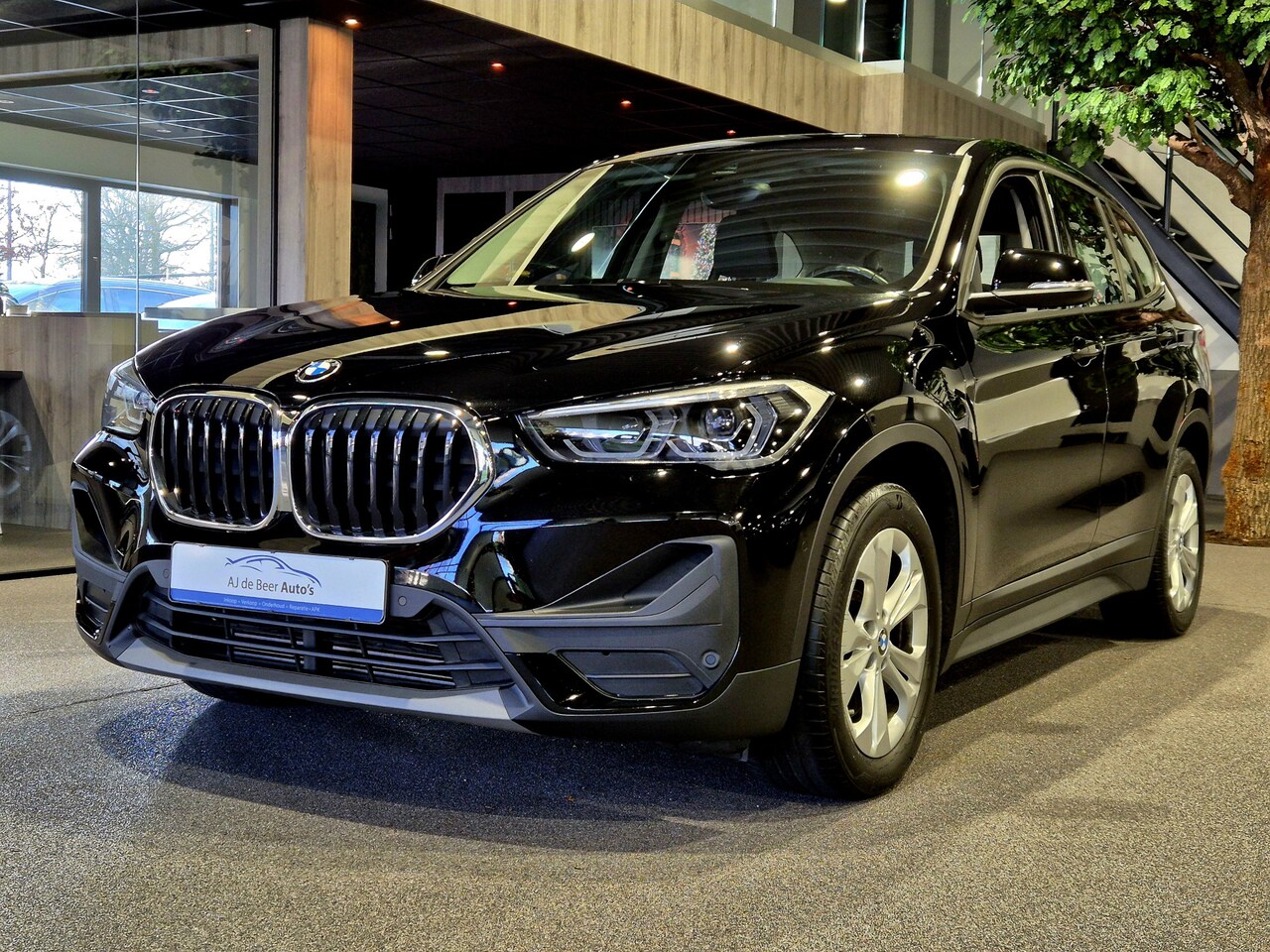 BMW X1 - xDrive25e Executive Camera | LED | Stoelverwarming | 4x4 | 1e eigenaar - AutoWereld.nl