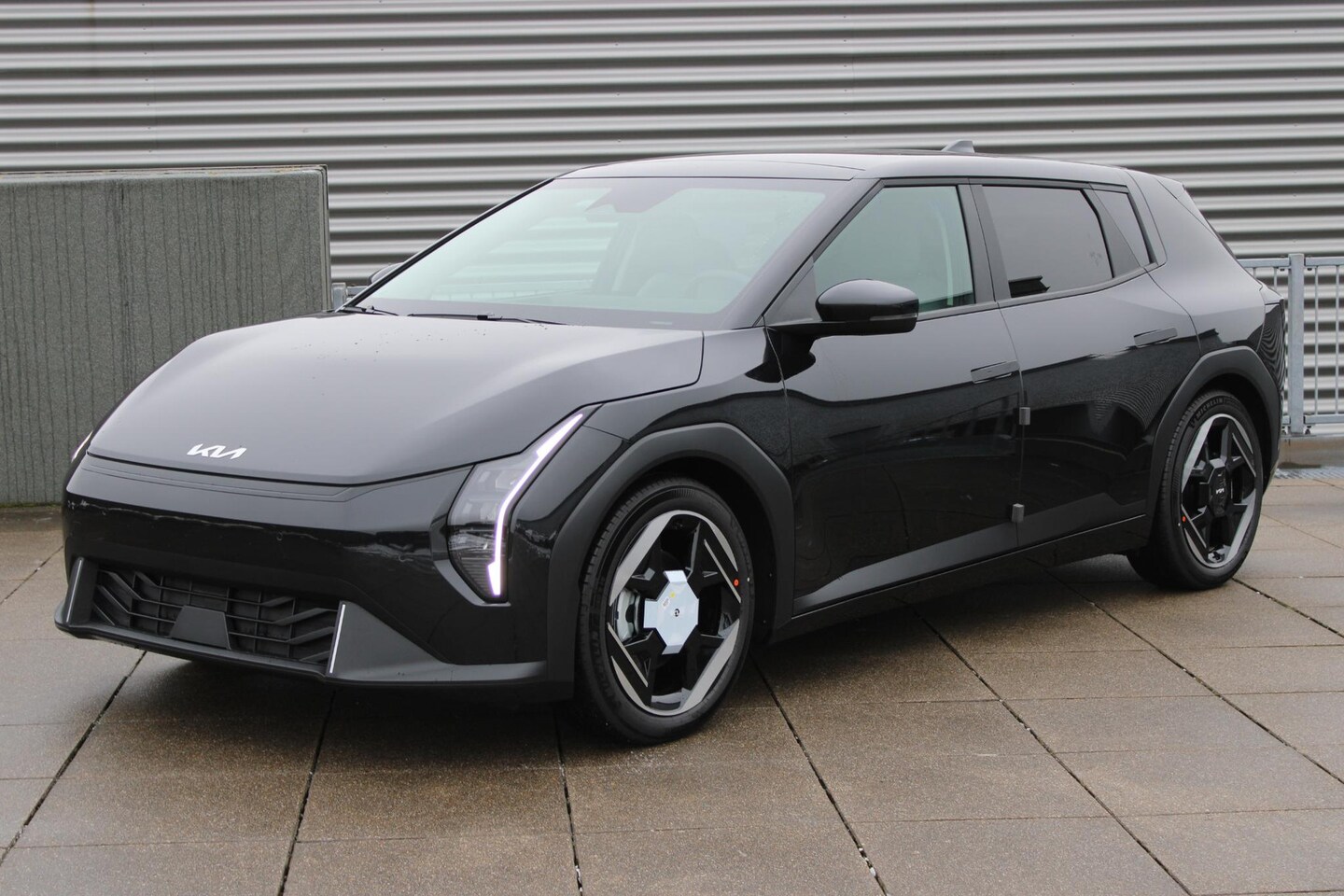 Kia EV4 - Plus Advanced 58.3 kWh Navi / Camera / Panoramadak / Direct uit voorraad leverbaar - AutoWereld.nl