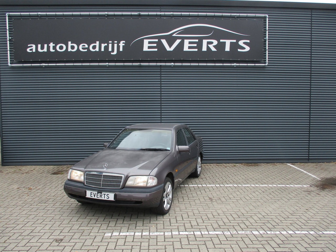 Mercedes-Benz C-klasse - 180 Elegance 155173 km Nederlandse auto opknapper maar zeker geen slechte - AutoWereld.nl