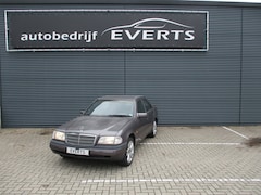 Mercedes-Benz C-klasse - 180 Elegance 155173 km Nederlandse auto opknapper maar zeker geen slechte