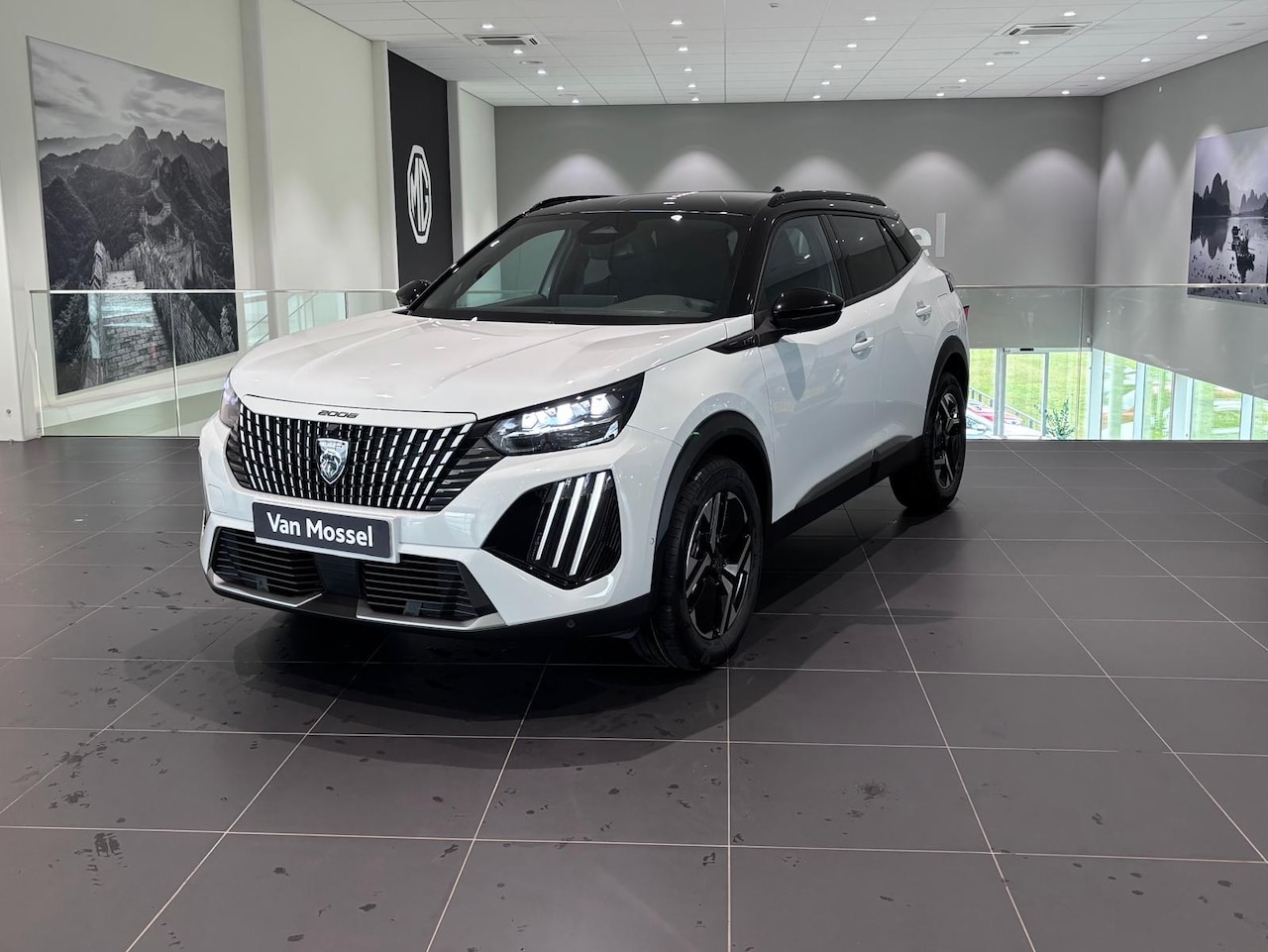 Peugeot 2008 - GT Hybrid 145 - ALCANTARA - STOELVERWARMING - 360 CAMERA - AutoWereld.nl