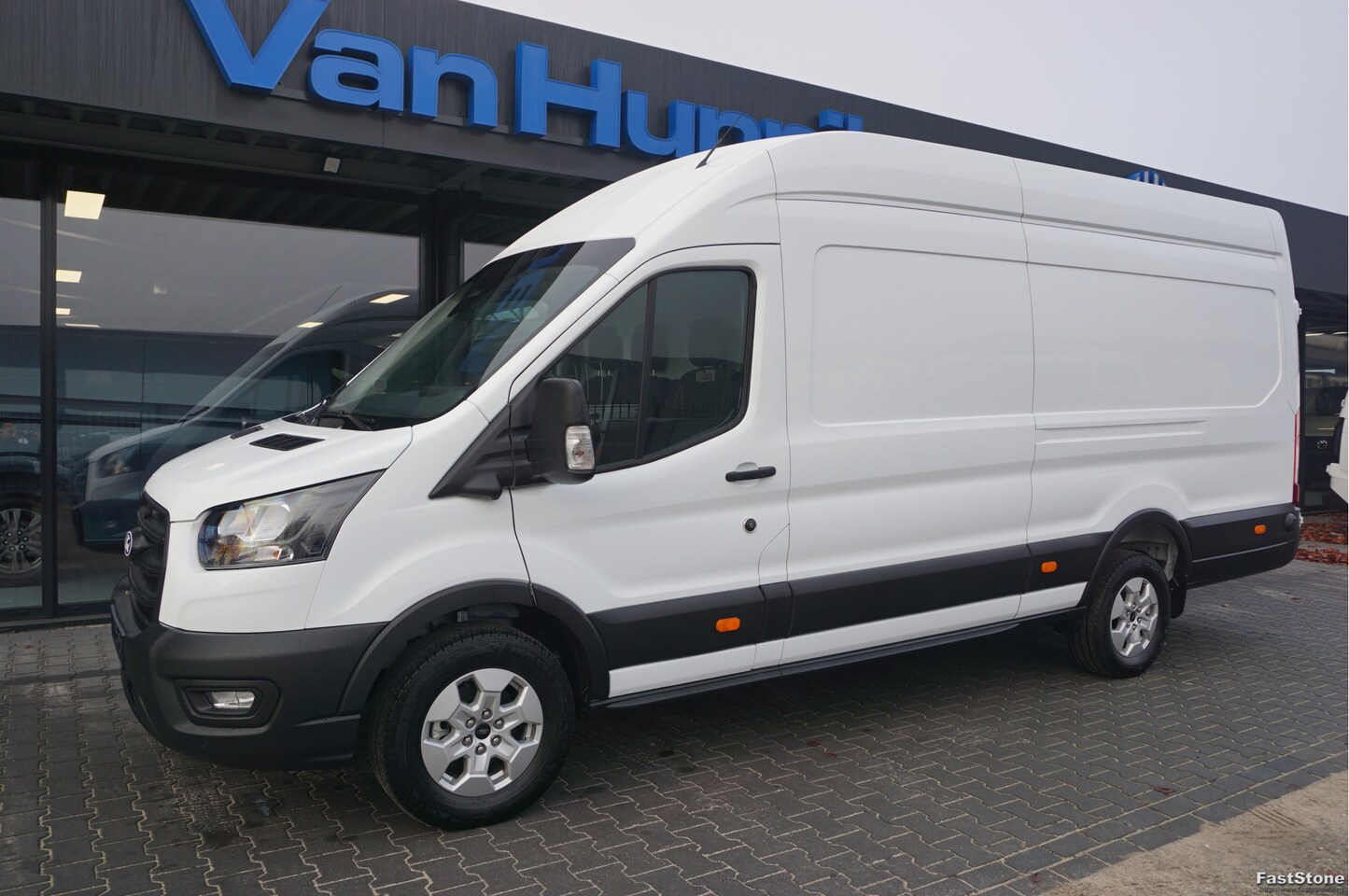 Ford Transit - 350L 130PK L4H3 BPM VRIJ!! Navi, 360° Camera, Adap. Cruise, LM Velg!! NR. A172 - AutoWereld.nl