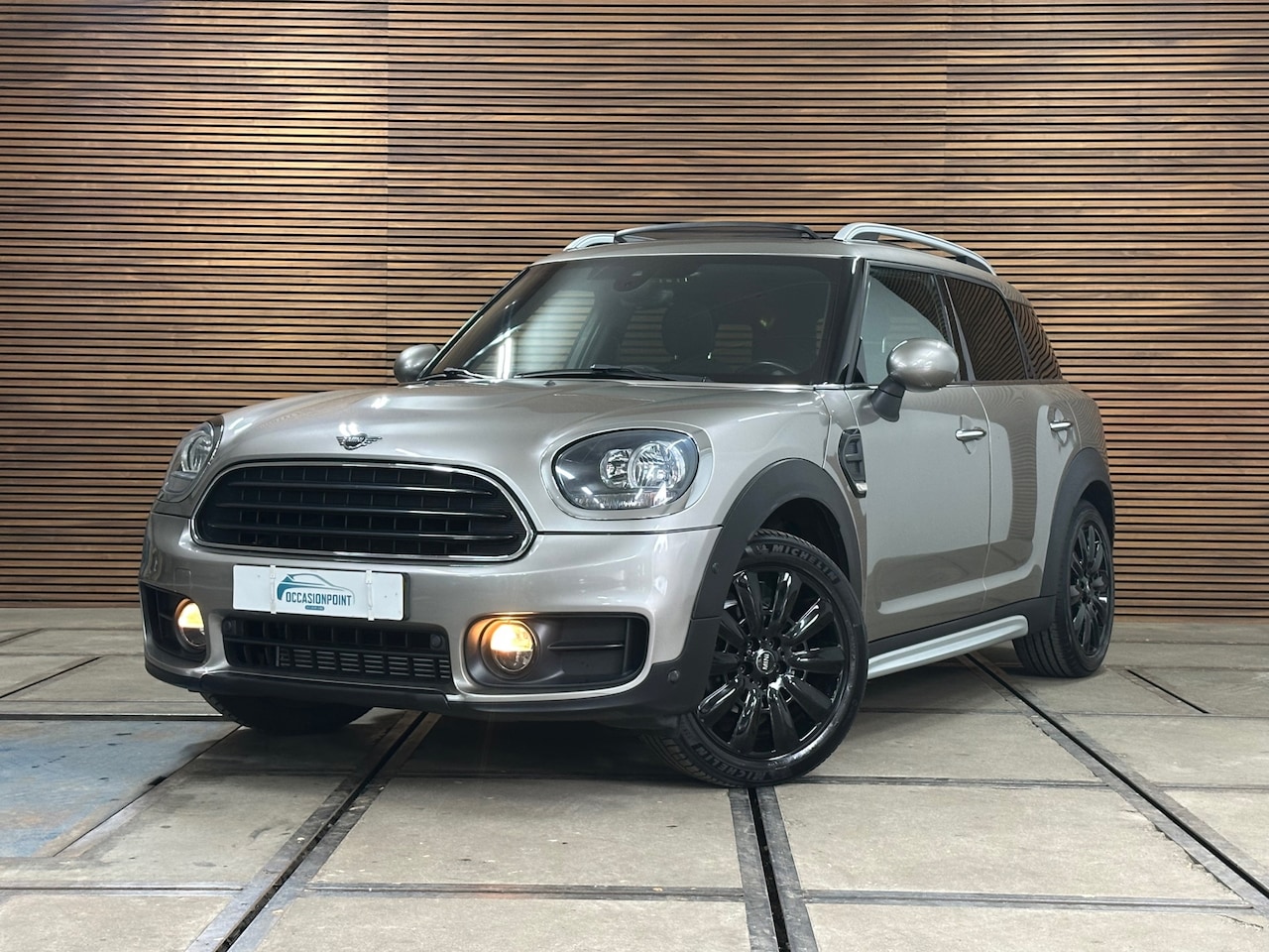 MINI Countryman - 1.5 One Chili | Pano | Stoelverwarming | 18 Inch | Cruise Control | Parkeersensoren V+A| N - AutoWereld.nl