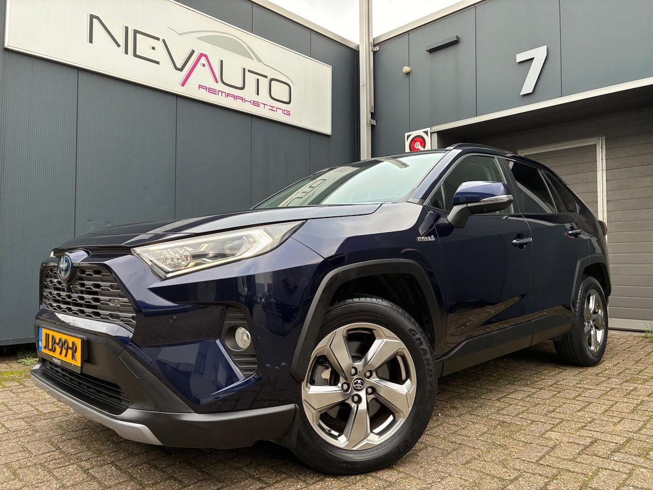 Toyota RAV4 - 2.5 Hybrid AWD Executive 222PK JBL TREKHAAK - AutoWereld.nl