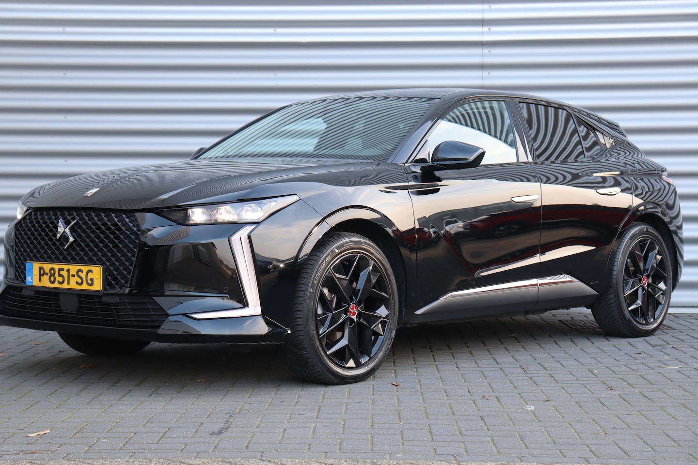 DS 4 - 1.6 E-TENSE 225PK PERFORMANCE LINE AUTOMAAT / NAVI / LEDER / CLIMA / FULL-LED / PDC / 19" - AutoWereld.nl