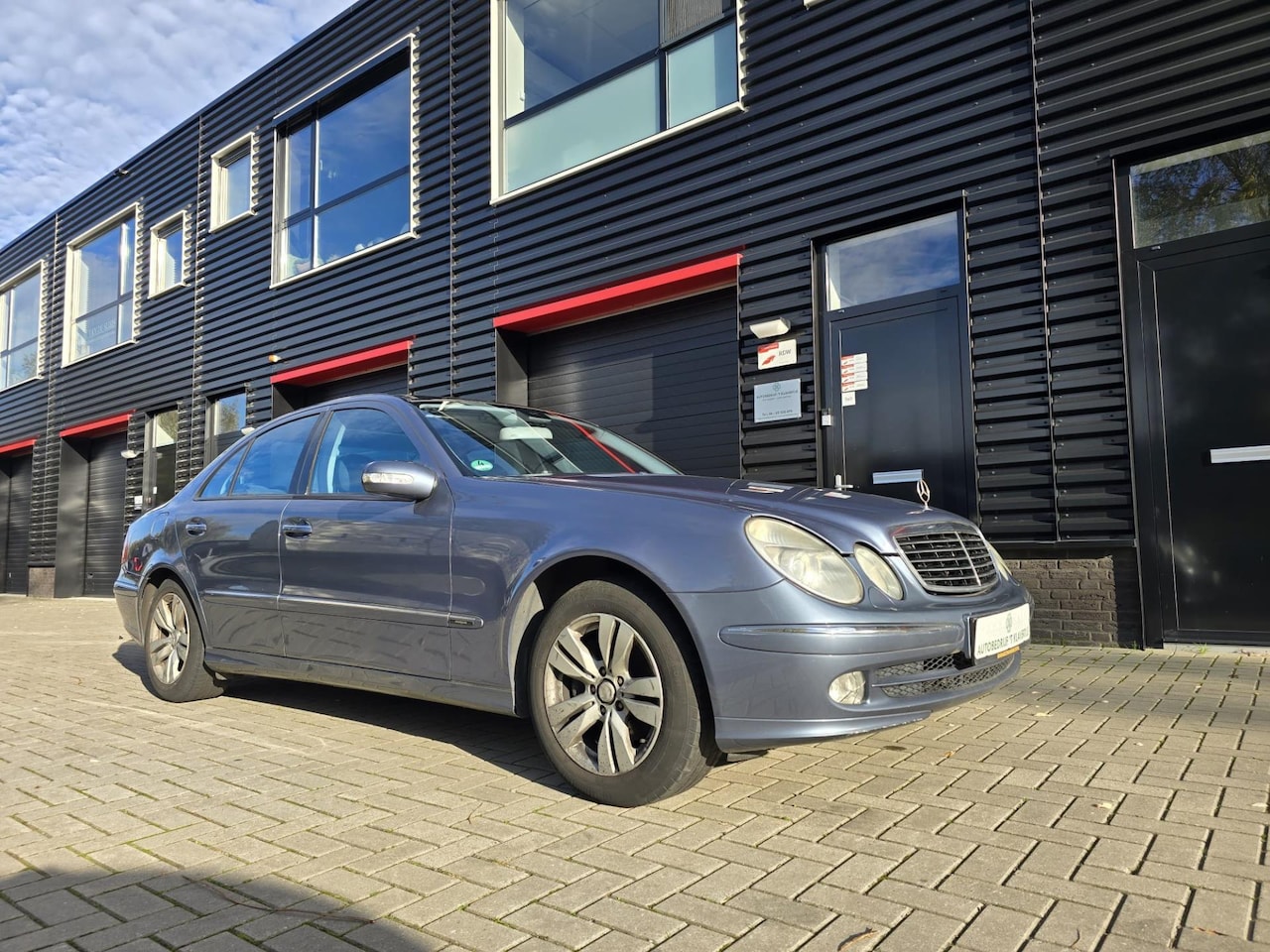 Mercedes-Benz E-klasse - Mercedes-Benz E-klasse 240 Avantgarde / PANO DAK / PDC / XENON / CRUISE CONTROL / NAVI - AutoWereld.nl