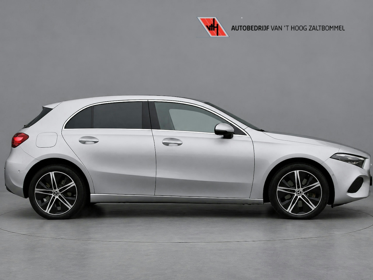 Mercedes-Benz A-klasse - 250e AUT8 Luxury Line (FACELIFT) LEDER SFEER NAVI TREKHAAK - AutoWereld.nl