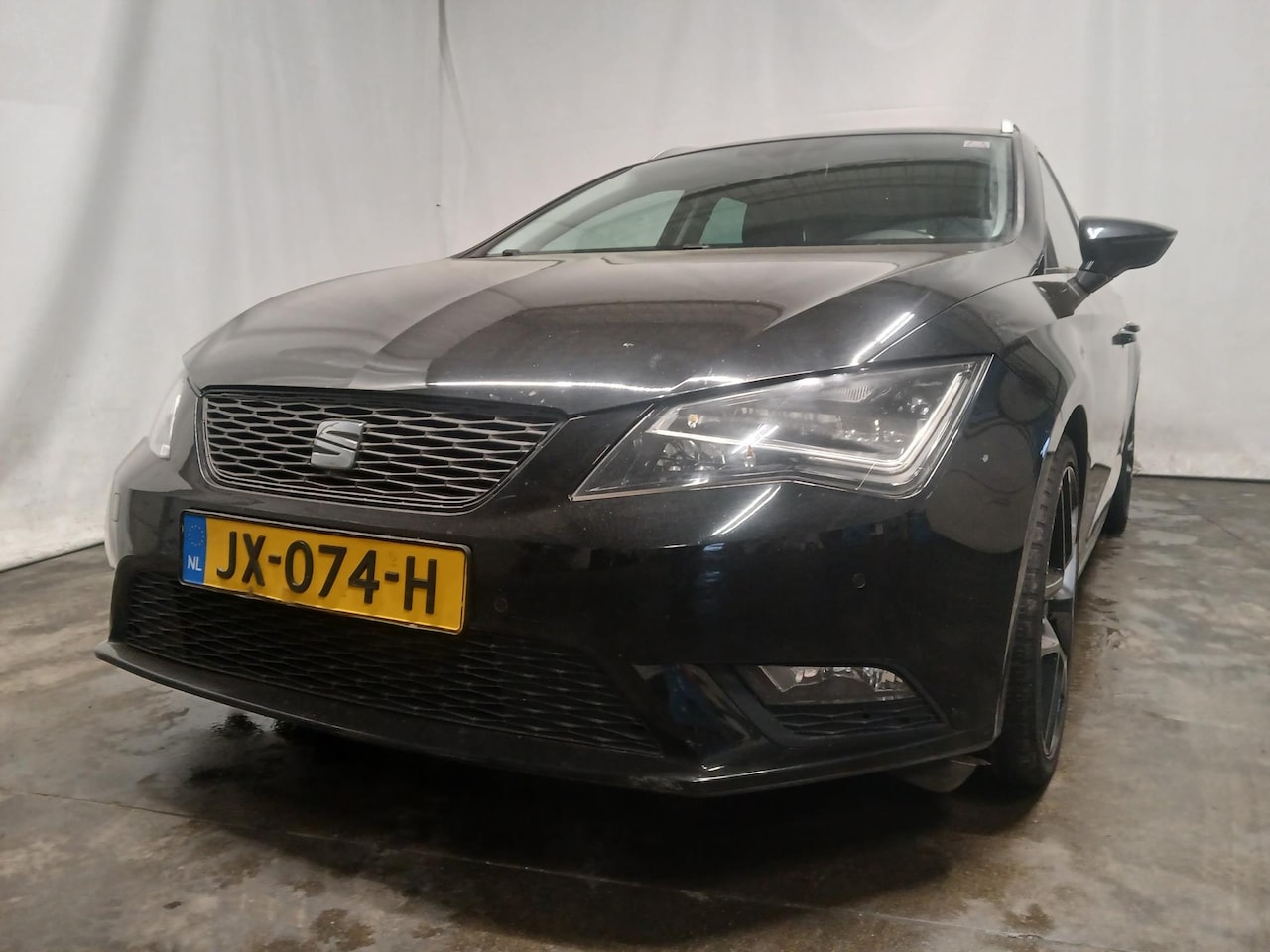 SEAT Leon ST - 1.0 EcoTSI Style Connect - Rechter Frontschade - BPM - AutoWereld.nl