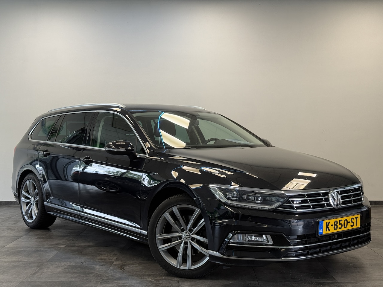 Volkswagen Passat Variant - 1.4 TSI ACT Connected Series+ R line Carplay Navigatie 24 Maanden garantie* (Vraag naar de - AutoWereld.nl