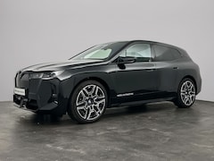 BMW iX - xDrive45 101 kWh | Luchtvering | Sky Lounge | Innovation Pack | Harman Kardon | Warmte Com