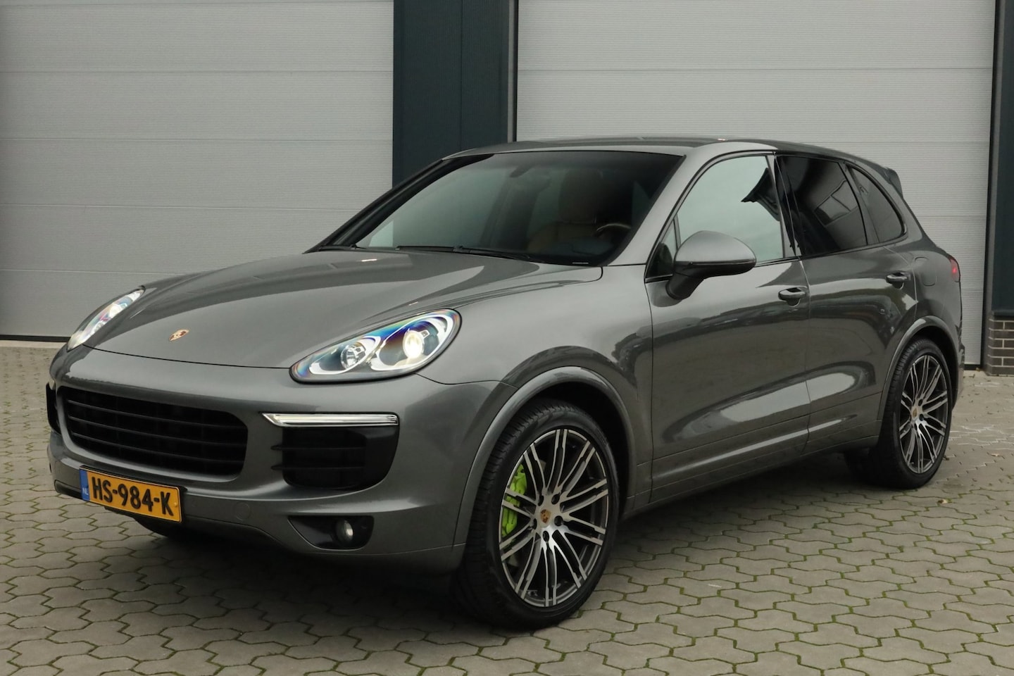 Porsche Cayenne - 3.0 S E-Hybrid Trekhaak Luchtvering Stuurverwarming - AutoWereld.nl