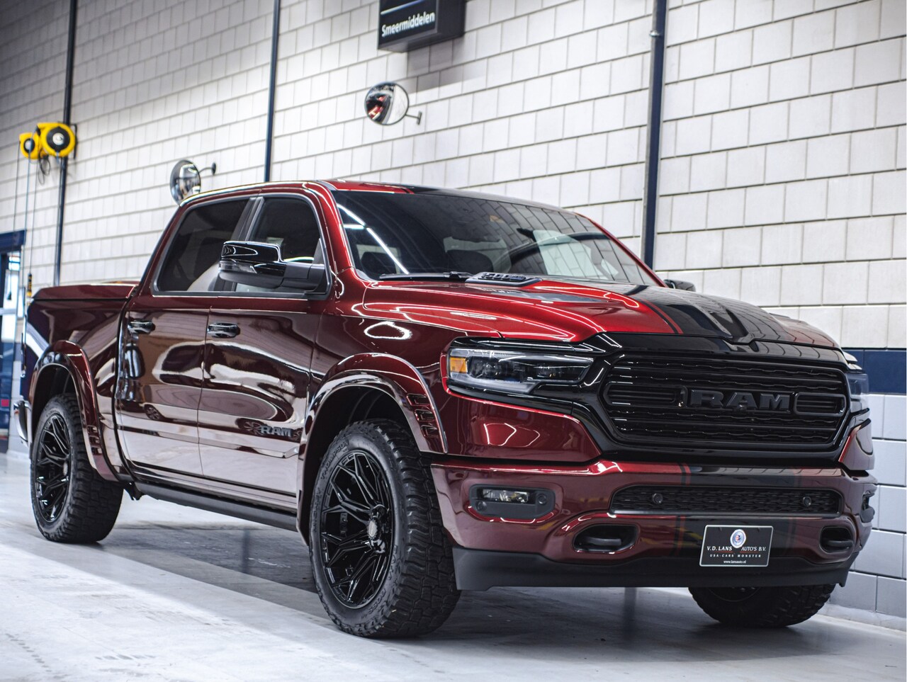 Dodge Ram 1500 - Crew Cab Limited Night Edition 12" | Luchtvering | Head-up - AutoWereld.nl