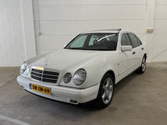 Mercedes-Benz E-klasse - 200 BENZINE AUT LAGE KM 166.688 NAP