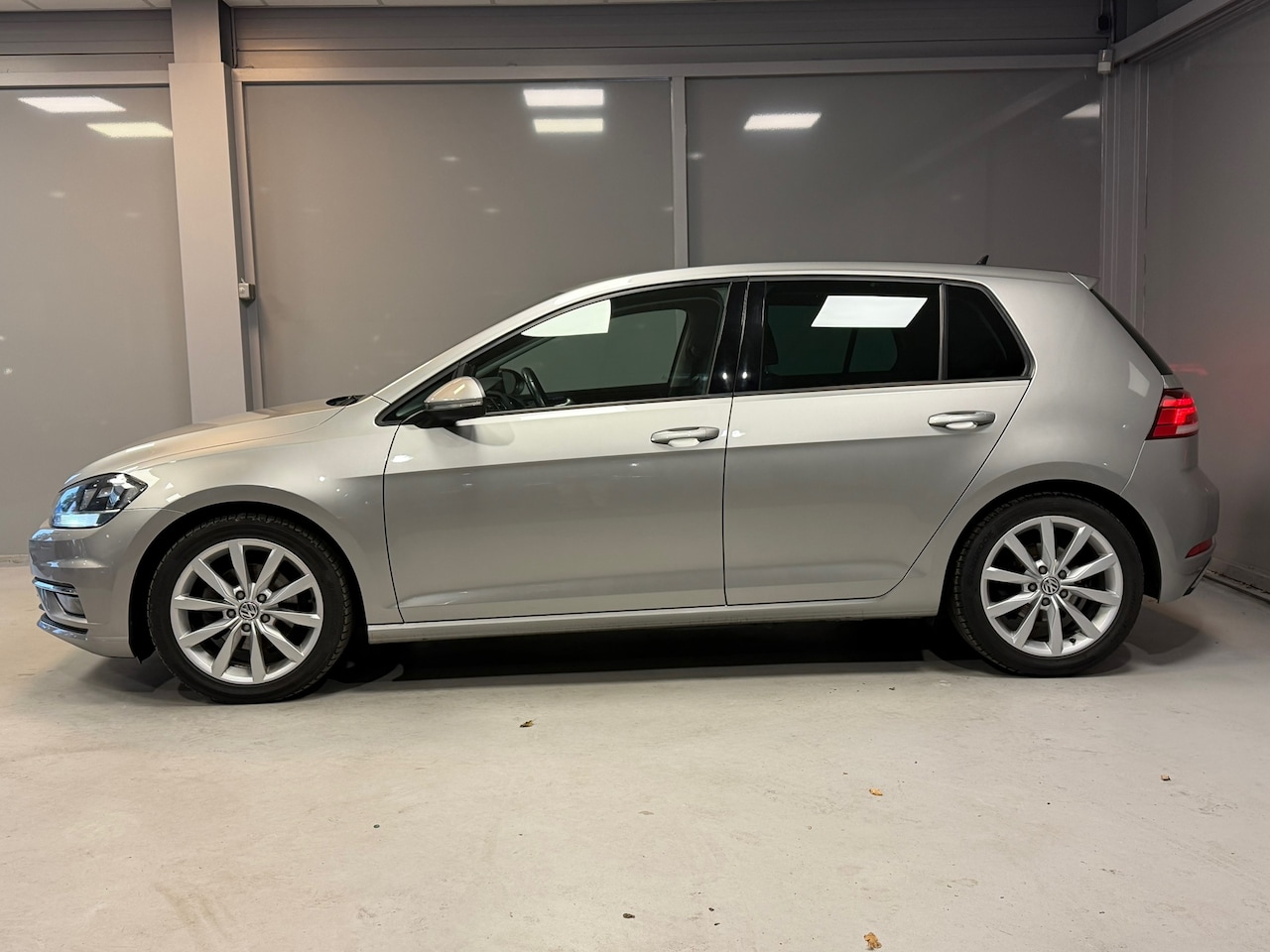 Volkswagen Golf - 1.5 TSI Highline| AUTOMAAT | CAMERA | CLIMA | CAR PLAY | - AutoWereld.nl