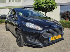 Ford Fiesta - 1.0 Style Black, Navigatie Airco Apk 9-2027 Zondag OPEN