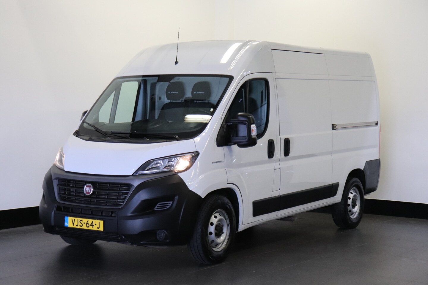 Fiat Ducato - 2.3 MultiJet 140PK Automaat 2x schuifdeur L2H2 EURO 6 - A/C Climate - Cruise - Camera - €1 - AutoWereld.nl