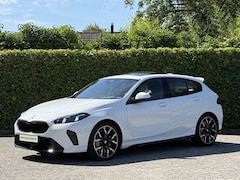 BMW 1-serie - 120 | M-Sport Pro | 19'' | Stuur + Stoelverw. | Panorama | Head-Up