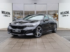 BMW 5-serie - 530e M Sport Automaat / Trekhaak / Adaptieve LED / Parking Assistant Plus / M Sportonderst