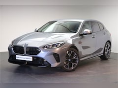 BMW 1-serie - 120 M Sport Automaat / Achteruitrijcamera / Comfort Access / Adaptieve LED / Stoelverwarmi