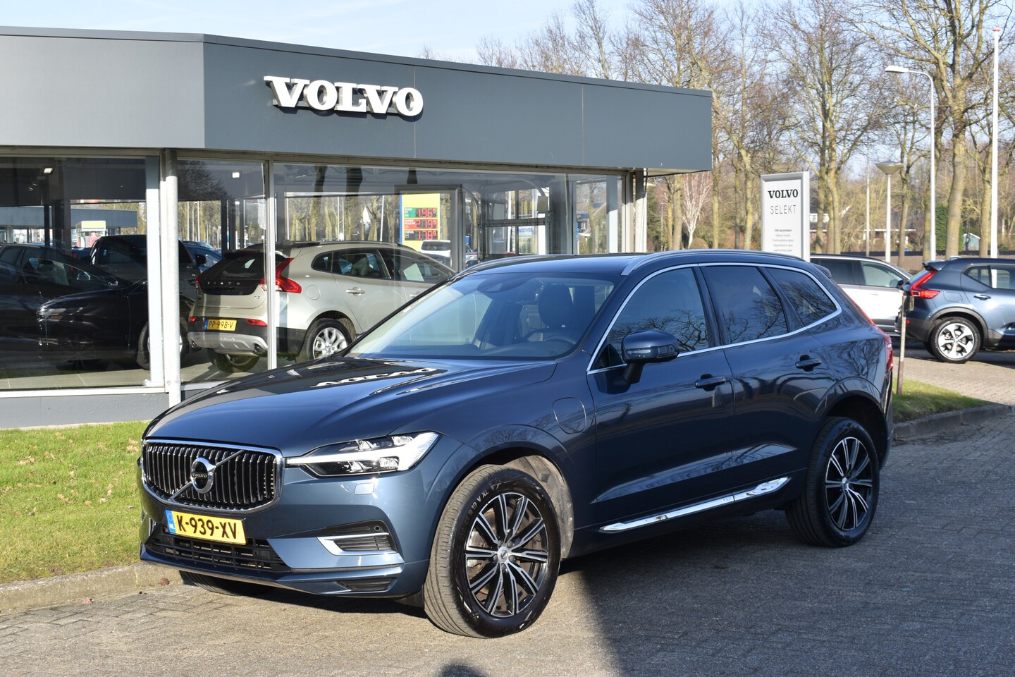 Volvo XC60 - T6 AWD 340PK Plug-in Hybrid Business Pro | Trekhaak | Luchtvering | Camera | Panodak | 19 - AutoWereld.nl
