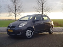 Toyota Yaris - 1.3 VVTi Aspiration / Airco / Trekhaak / 6 versnellingen