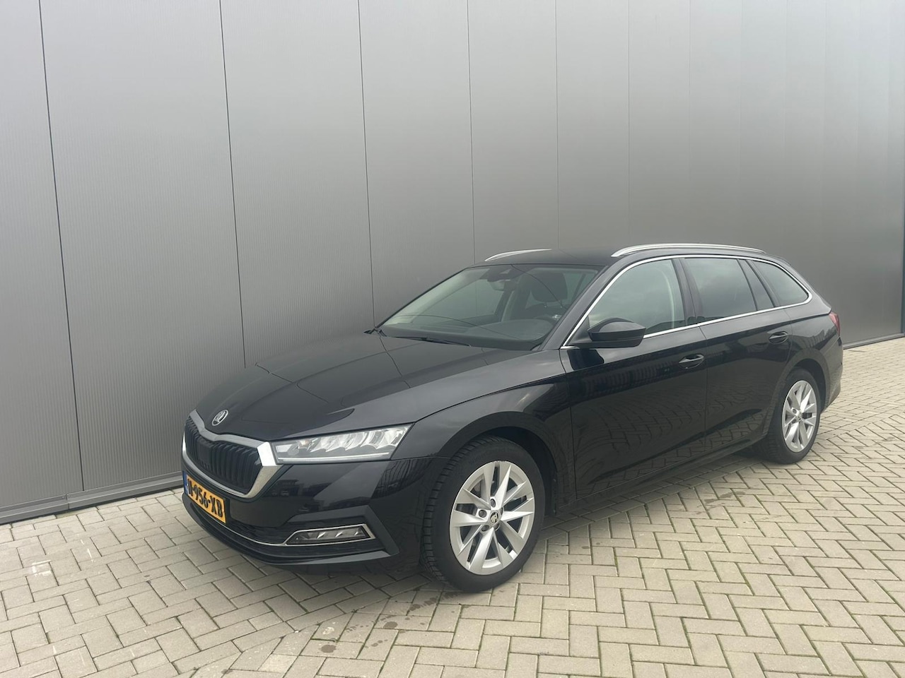Skoda Octavia Combi - 1.0 e-TSI Business Edition 1.0 e-TSI Business Edition - AutoWereld.nl
