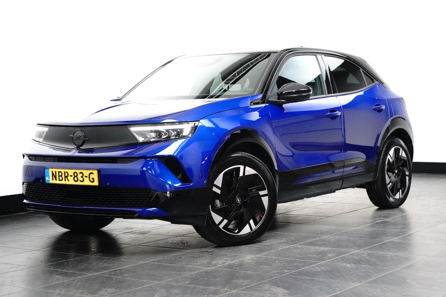 Opel Mokka Electric - GS 54 kWh | Navi | Camera | stuurverw. | LMV 18"| Parkeersens. V+A | AD. Cruise control | - AutoWereld.nl