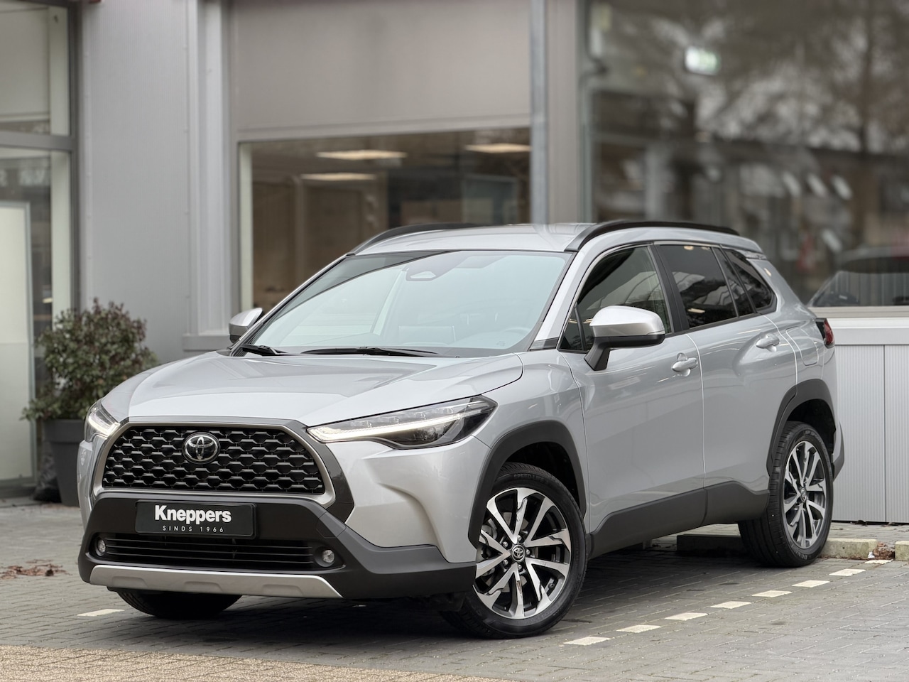 Toyota Corolla Cross - Hybrid 140 Dynamic | GEEN AFLEVERKOSTEN | Elektrische achterklep, Apple/Android, Draadloze - AutoWereld.nl