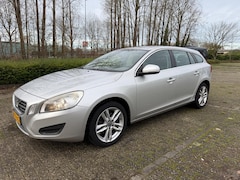 Volvo V60 - 1.6 D2 Momentum AUTOMAAT NW APK Cruise NAVI