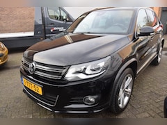 Volkswagen Tiguan - 1.4 TSI R-Line Edition panodak, automaat, r-line