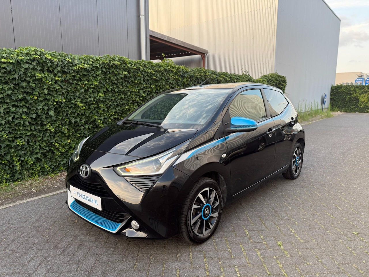 Toyota Aygo - 1.0 VVT-i X-PLAY 72PK 2019 | CARPLAY | HALF-LEDER | CAMERA - AutoWereld.nl