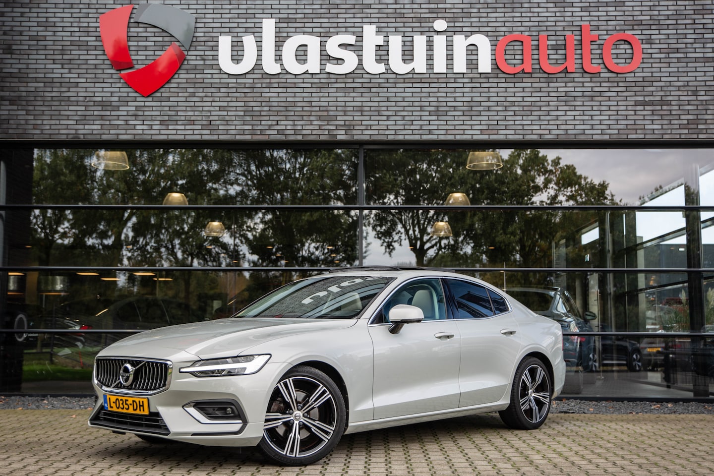 Volvo S60 - 2.0 B3 Inscription 2.0 B3 Inscription , Panoramadak, Harman Kardon, Head-up display, Cruise control, - AutoWereld.nl