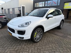 Porsche Cayenne - 3.0 S E-Hybrid l PANO l NAVI l Lederen bekleding l Automaat